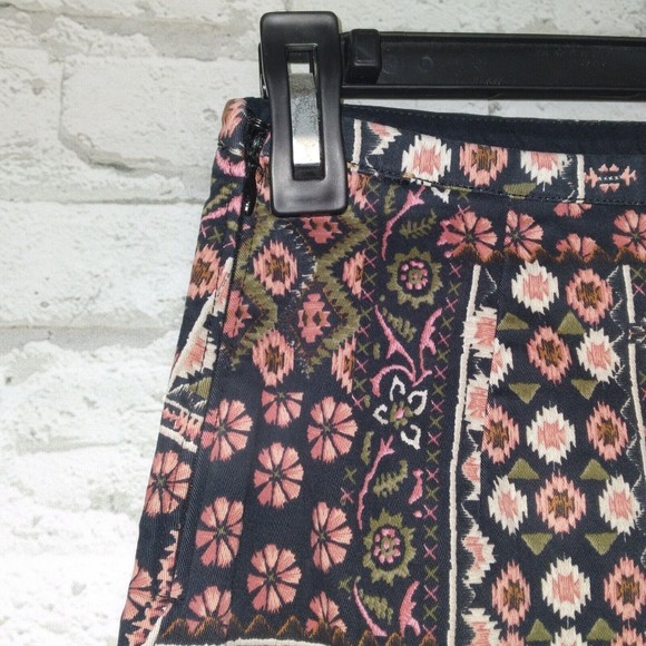 Hollister Womens Skirt Size 0 Black Floral Mini Skirt Pockets Boho Side Zip - Picture 6 of 8